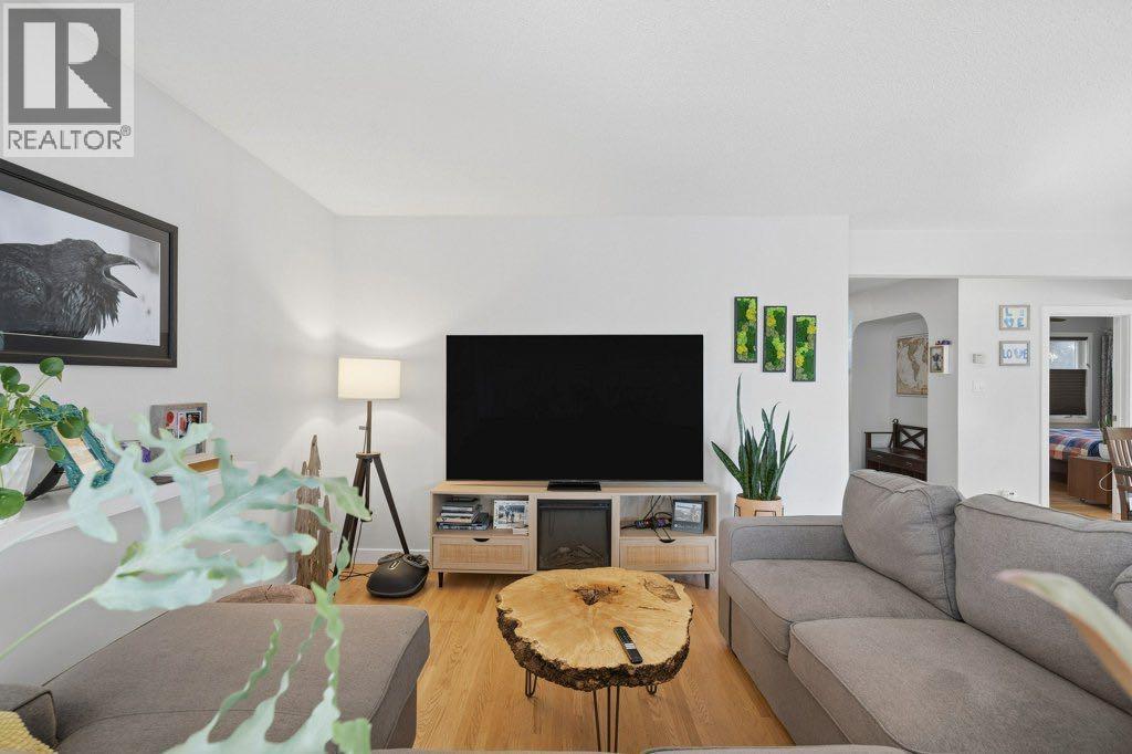 3239 Kenmare Crescent Sw Property Photo 5
