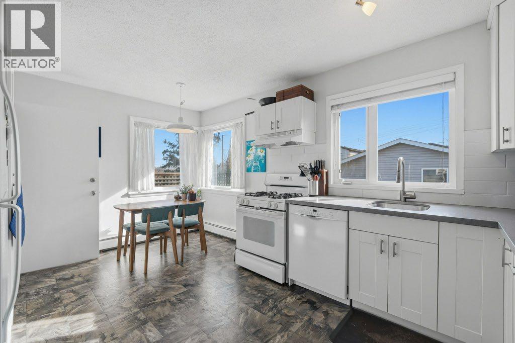 3239 Kenmare Crescent Sw Property Photo 11
