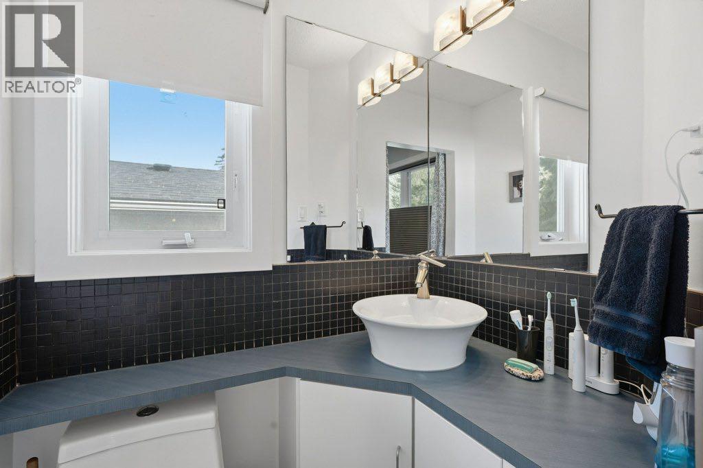 3239 Kenmare Crescent Sw Property Photo 18