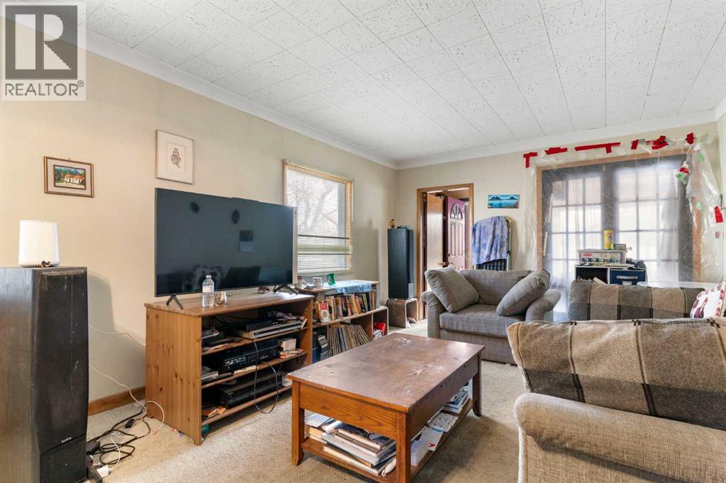 206 12 Avenue Ne Property Photo 10