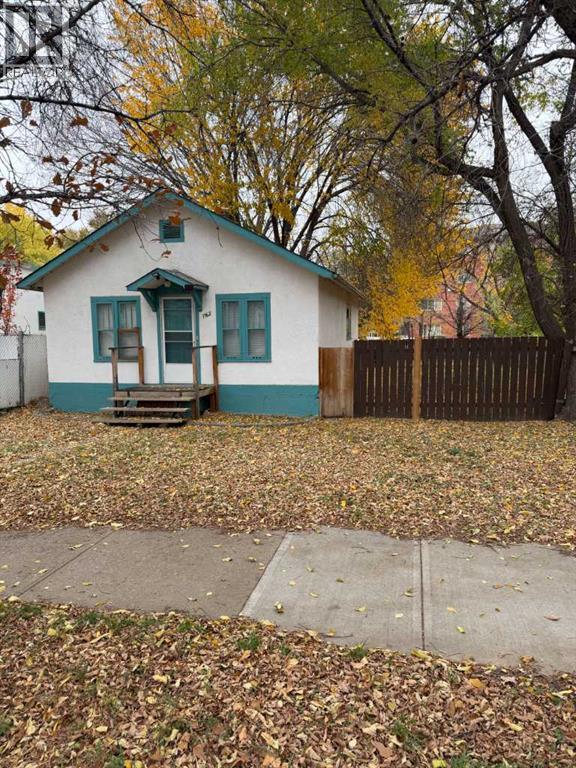 762 9 Street SE Property Photo 1