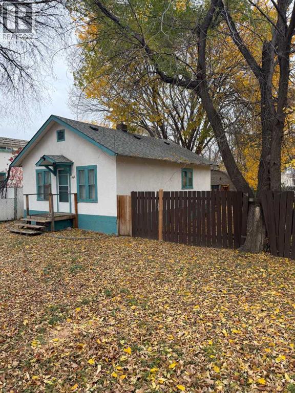 762 9 Street Se Property Photo 2