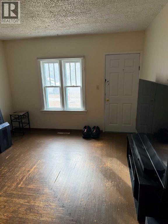 762 9 Street Se Property Photo 6