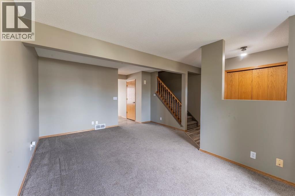 16 Davis Close Property Photo 4