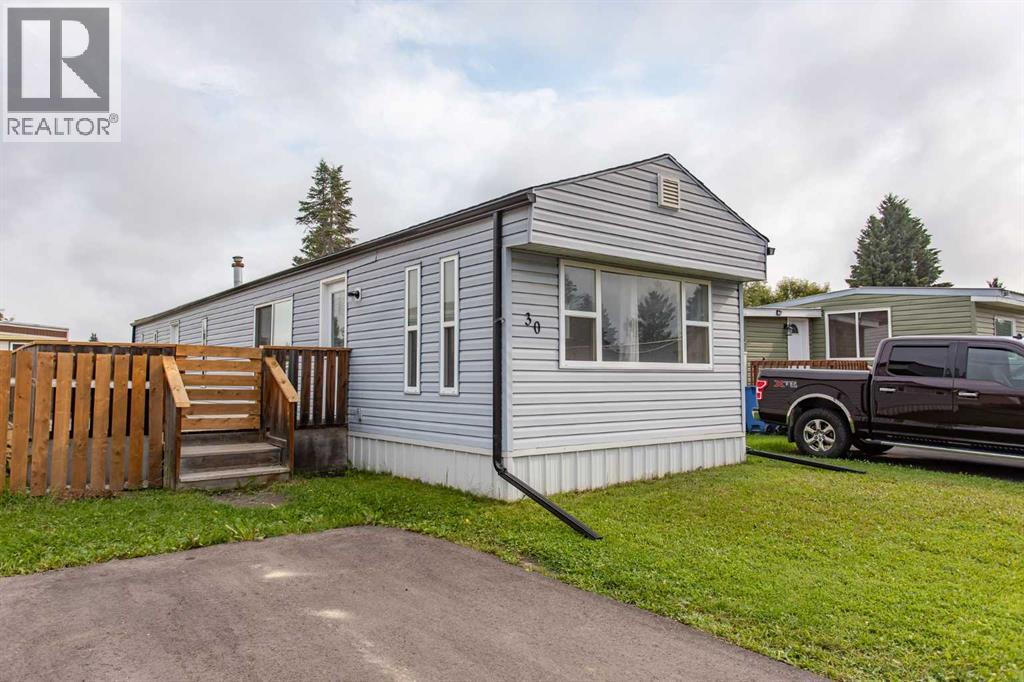 5344 76 Street Property Photo 1
