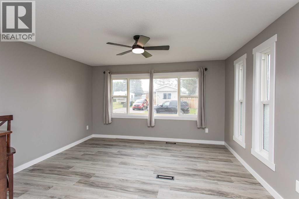 5344 76 Street Property Photo 2