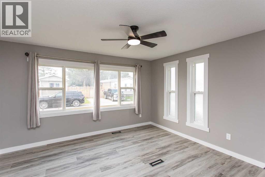 5344 76 Street Property Photo 3