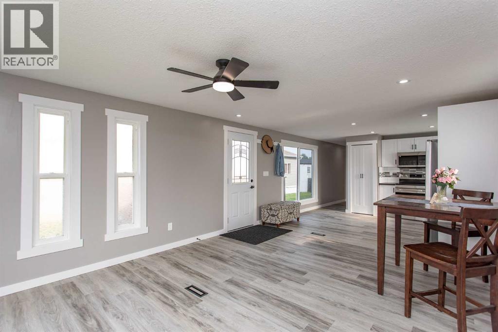 5344 76 Street Property Photo 4