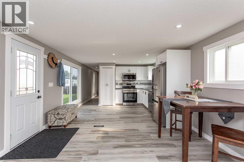 5344 76 Street Property Photo 7