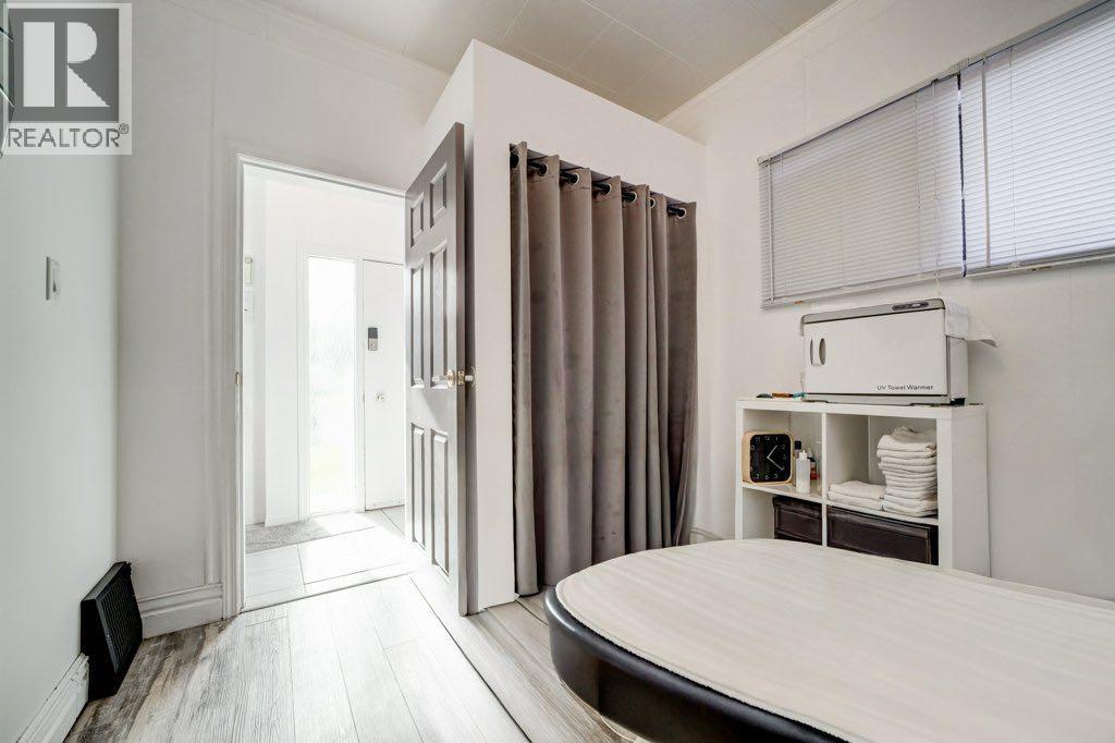 13221 17 Avenue Property Photo 7