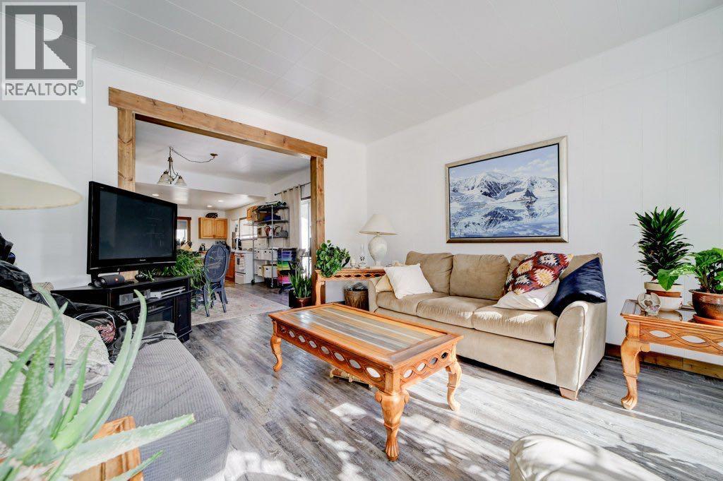 13221 17 Avenue Property Photo 8
