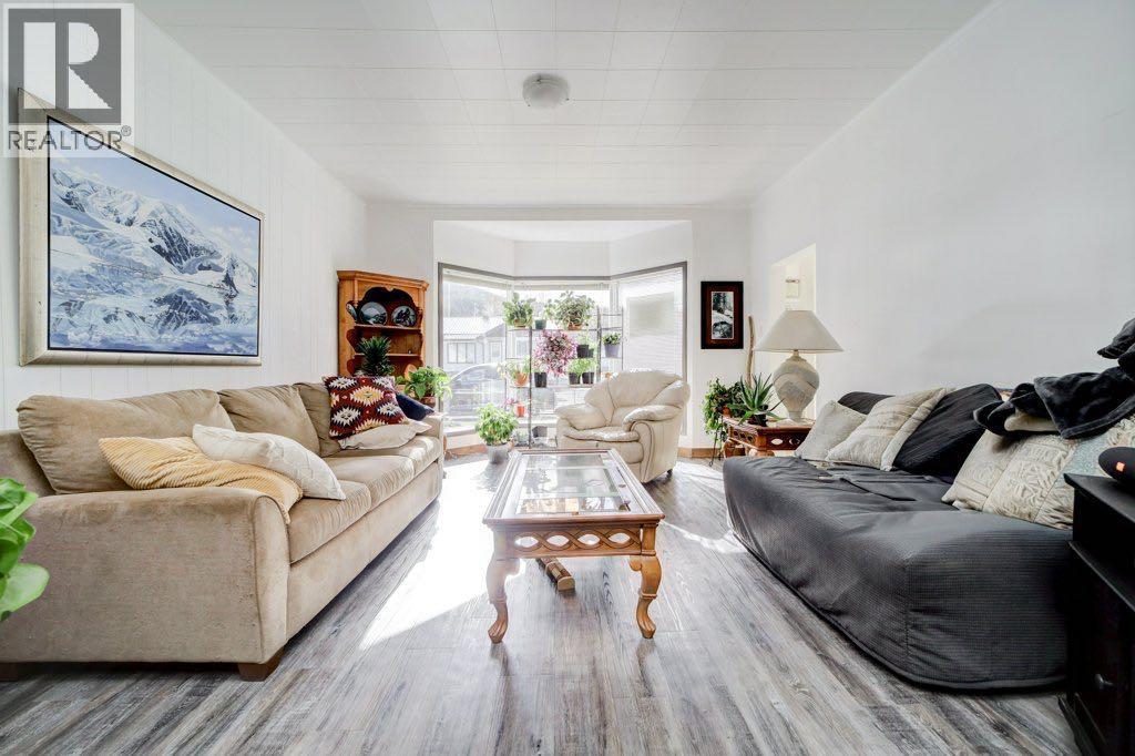 13221 17 Avenue Property Photo 10