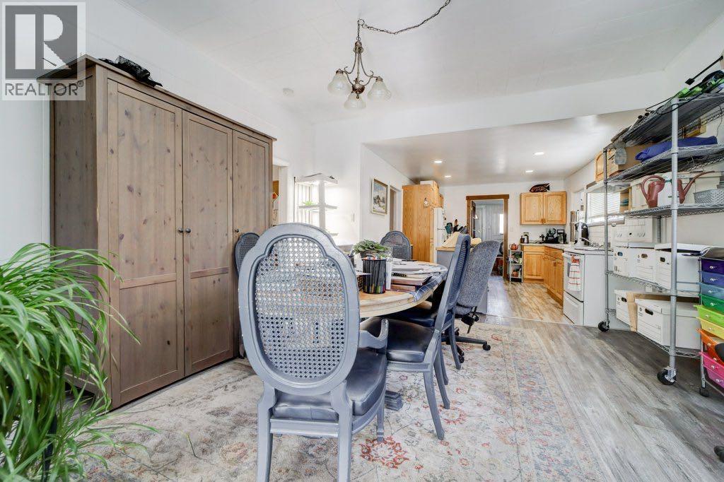 13221 17 Avenue Property Photo 11