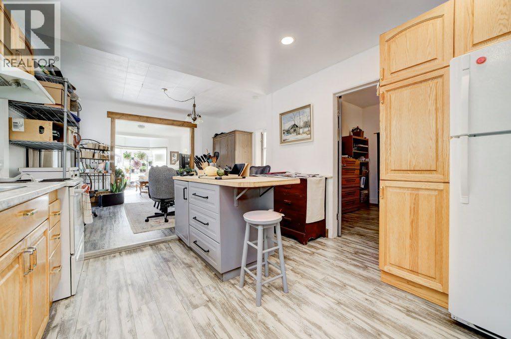 13221 17 Avenue Property Photo 14