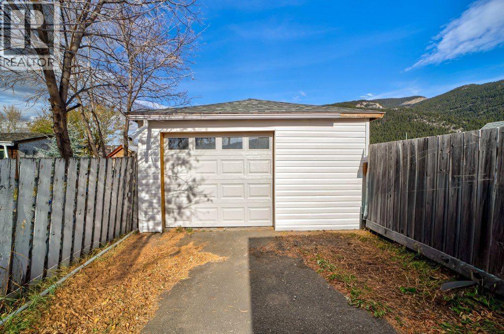 13221 17 Avenue Property Photo 24