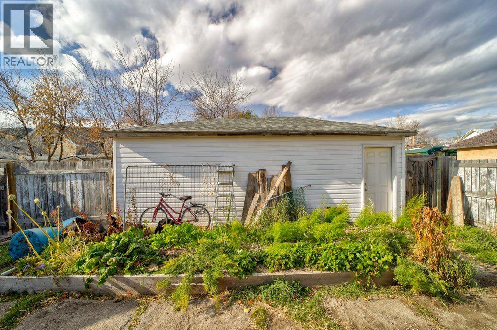 13221 17 Avenue Property Photo 29