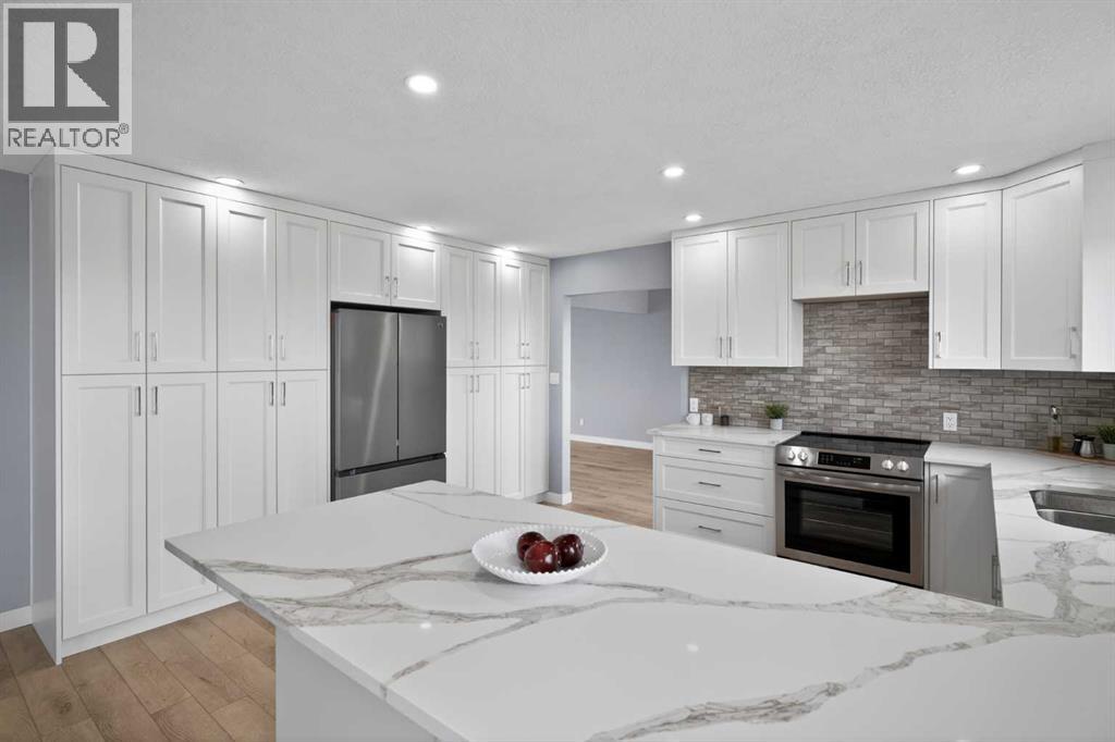 578099 83 Street E Property Photo 2