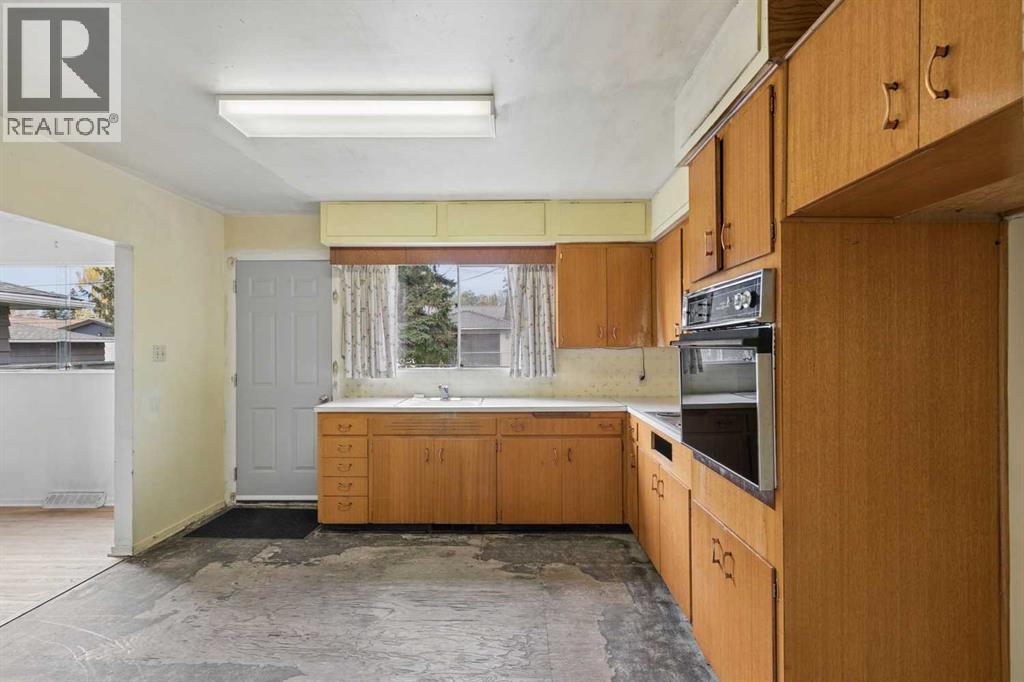 41 Fraser Road Se Property Photo 8