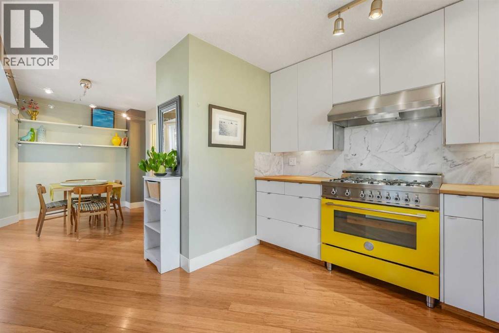 555 Killarney Glen Court Sw Property Photo 3