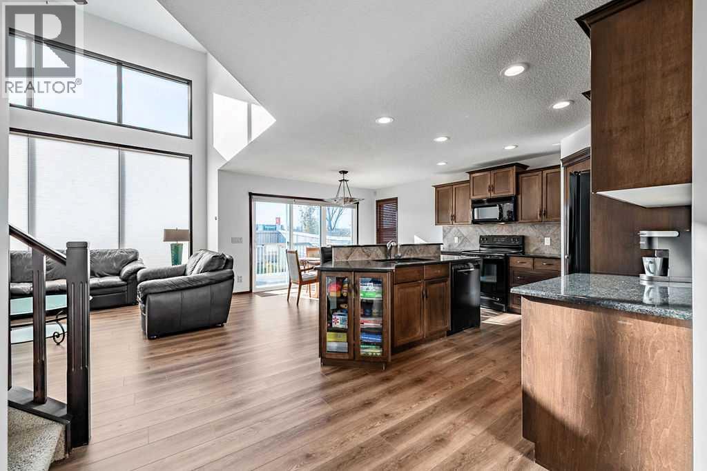 180 Chapalina Heights Se Property Photo 1