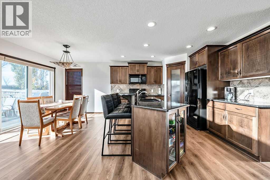 180 Chapalina Heights Se Property Photo 7
