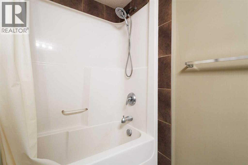 31 Country Village Manor Northeast Property Photo 21