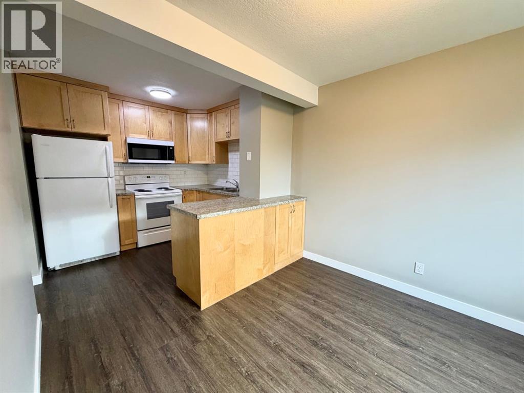 110 Tamarack Avenue Property Photo 4