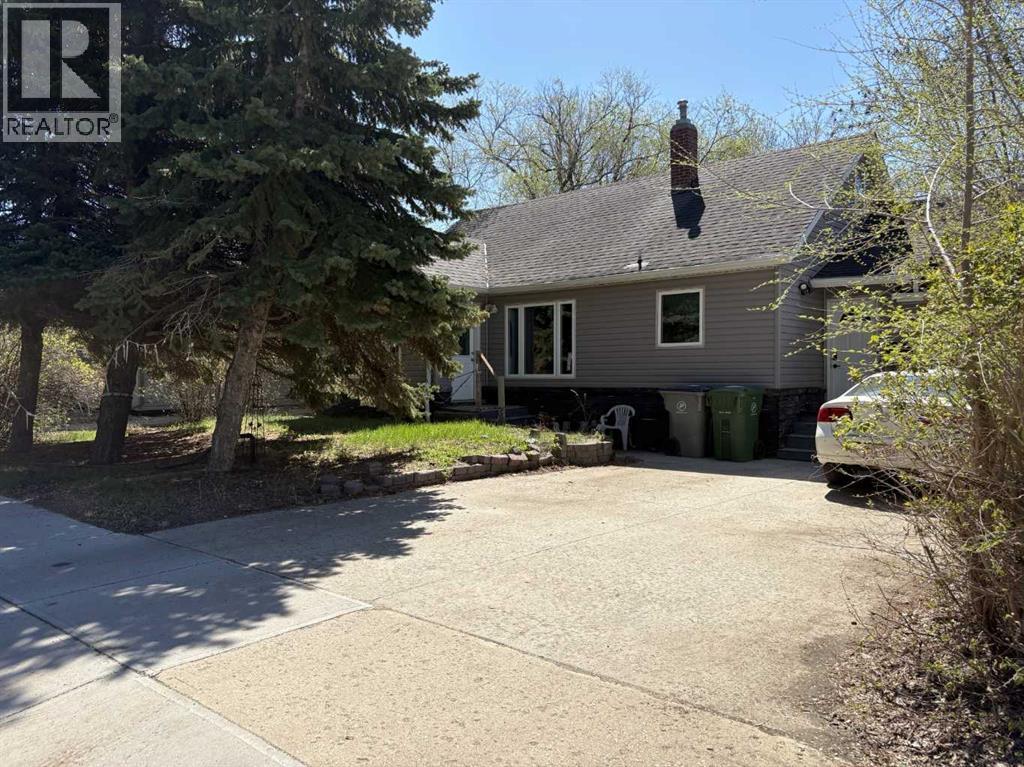 5223 50 Street Property Photo 1