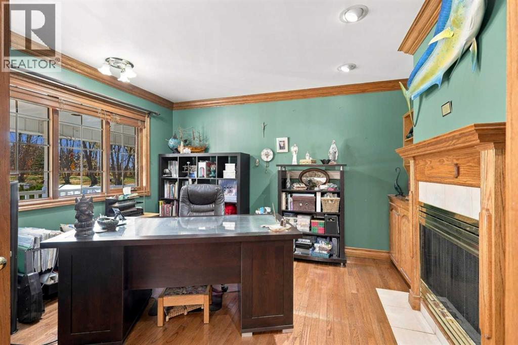 3000 35 Street Property Photo 8