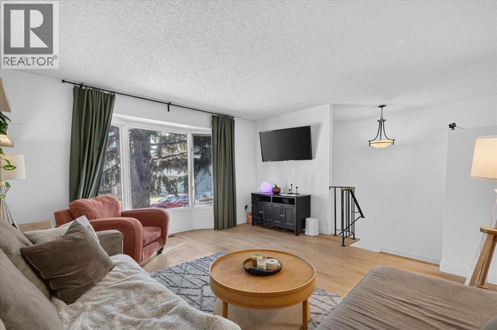 219 Sunvale Crescent Se Property Photo 2