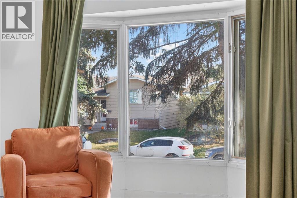 219 Sunvale Crescent Se Property Photo 4