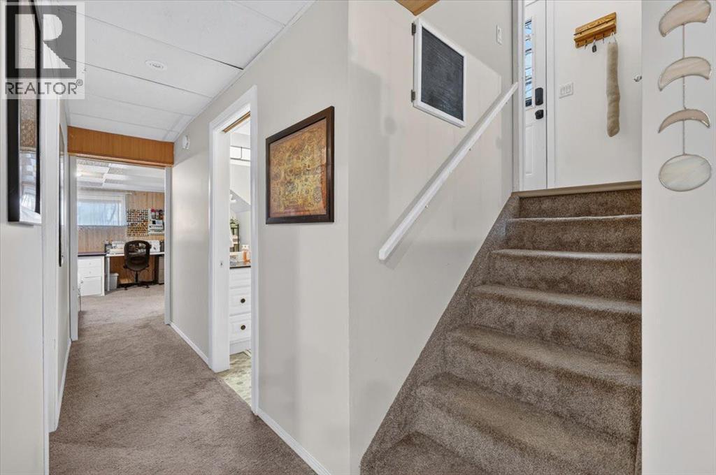 219 Sunvale Crescent Se Property Photo 16