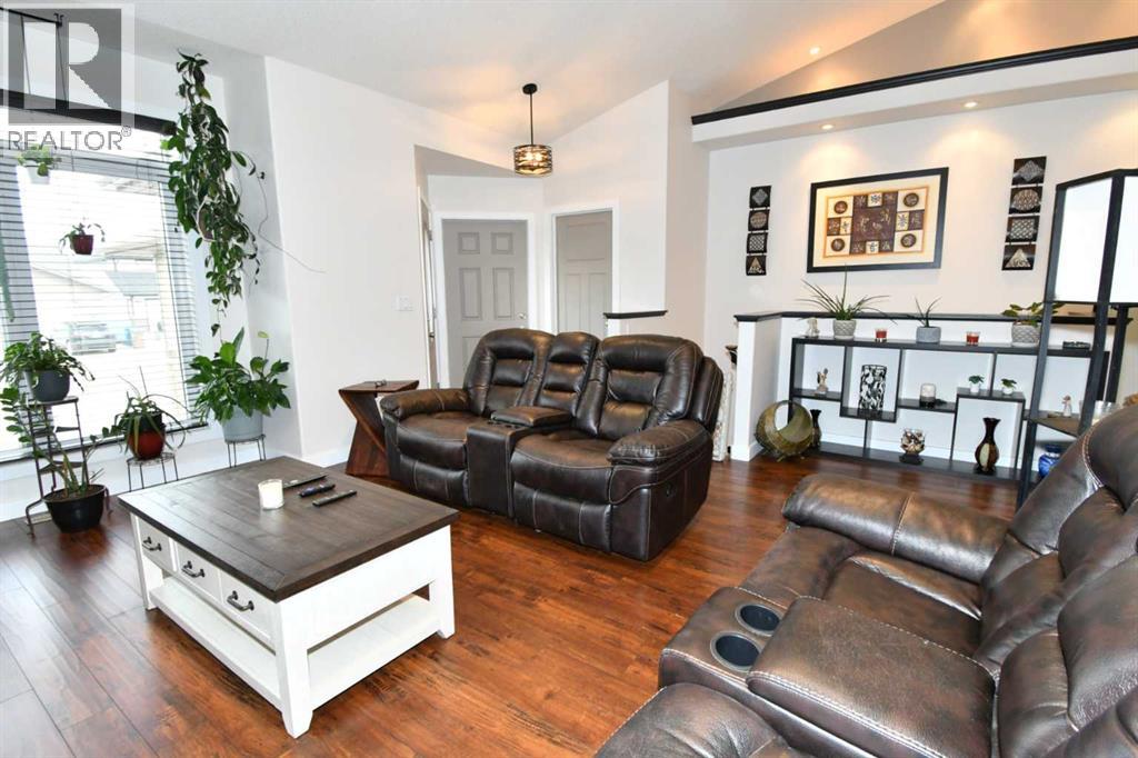 312 15th Street E Property Photo 10