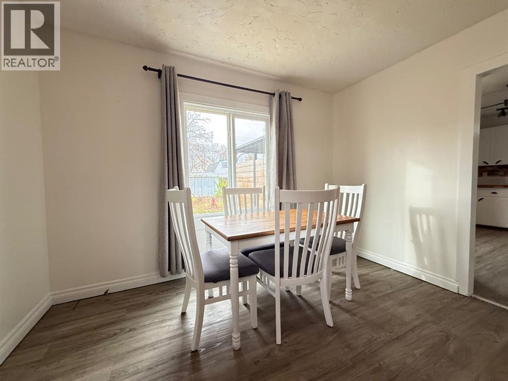 5116 48 Street Property Photo 4
