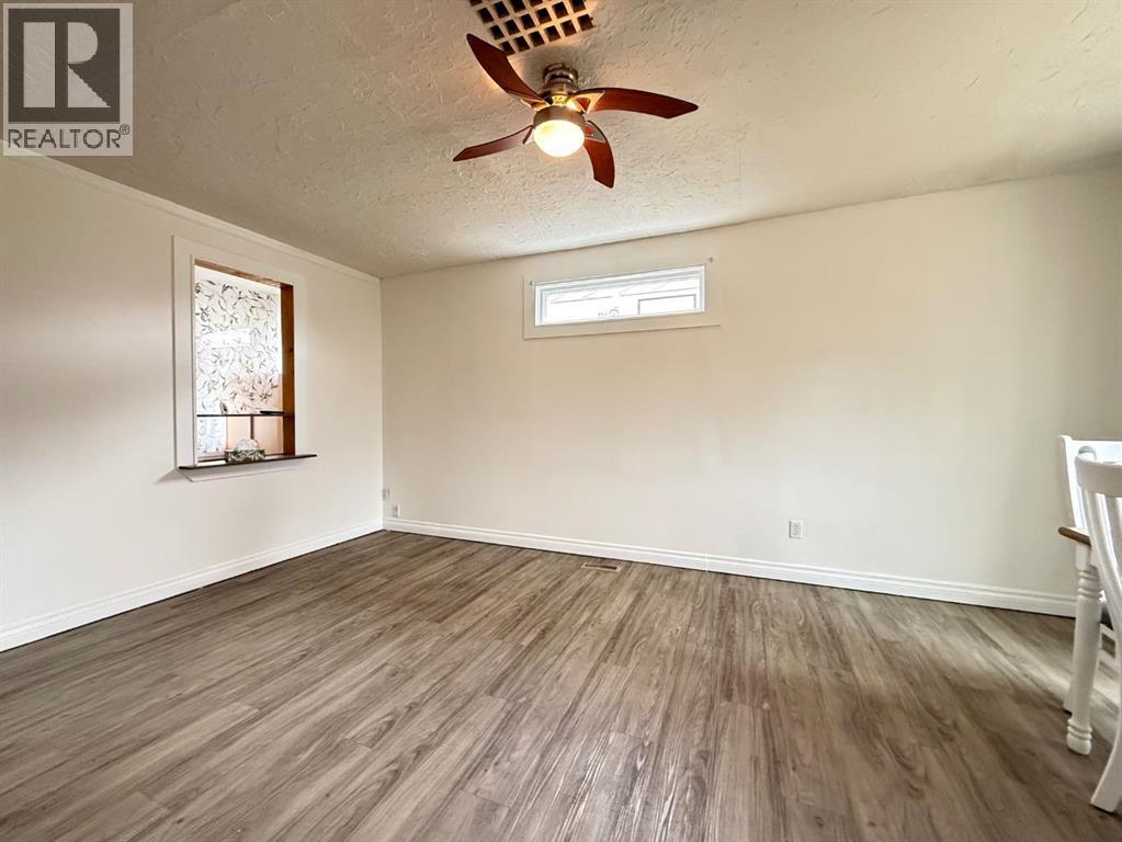 5116 48 Street Property Photo 6