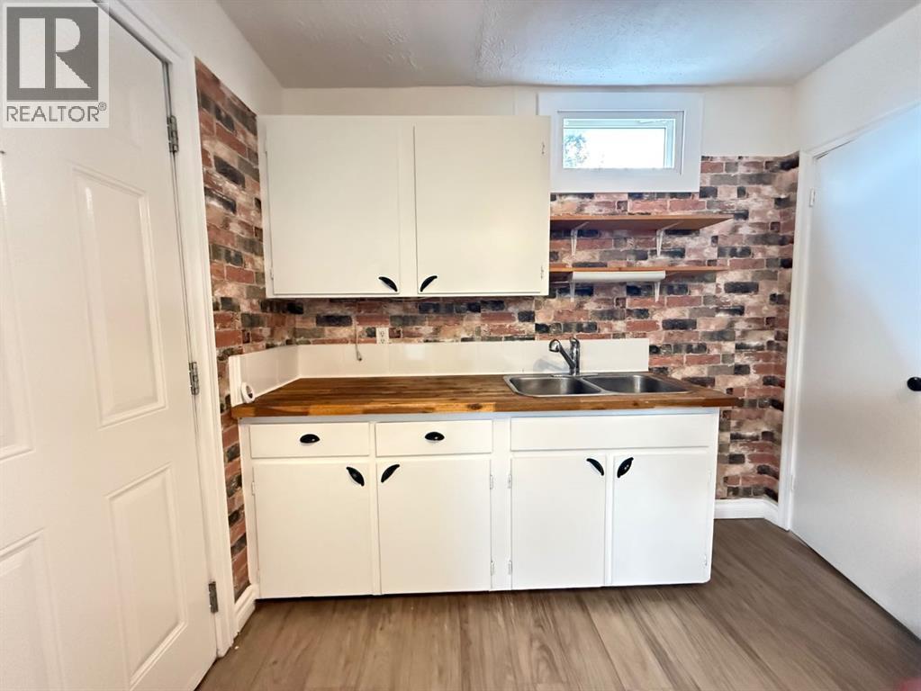 5116 48 Street Property Photo 7