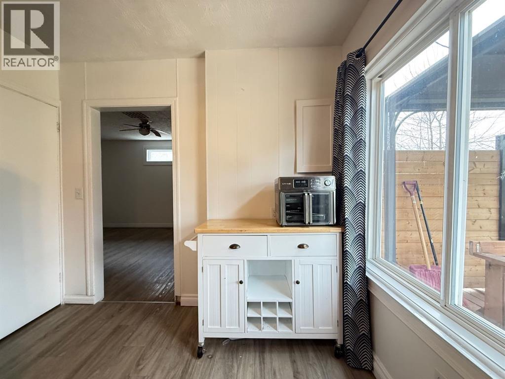 5116 48 Street Property Photo 8