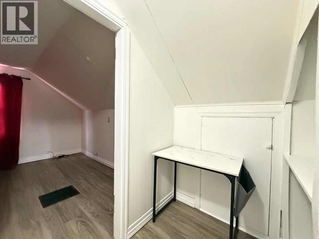 5116 48 Street Property Photo 15