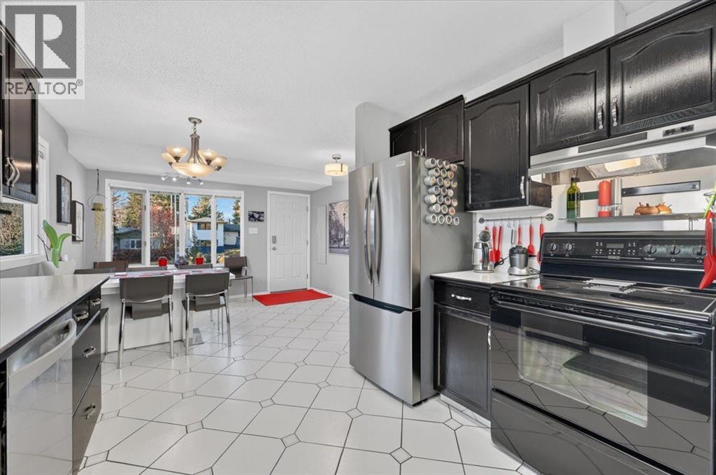 1184 Northmount Drive Nw Property Photo 6
