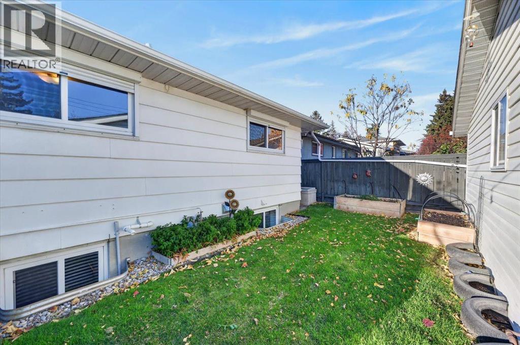 1184 Northmount Drive Nw Property Photo 43