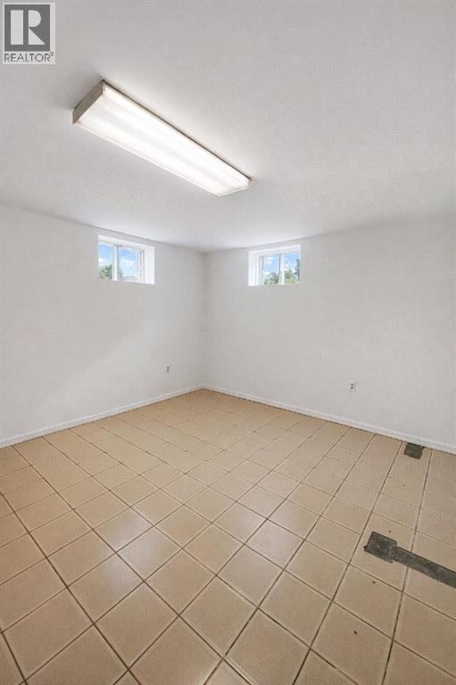 326 27 Avenue Ne Property Photo 18