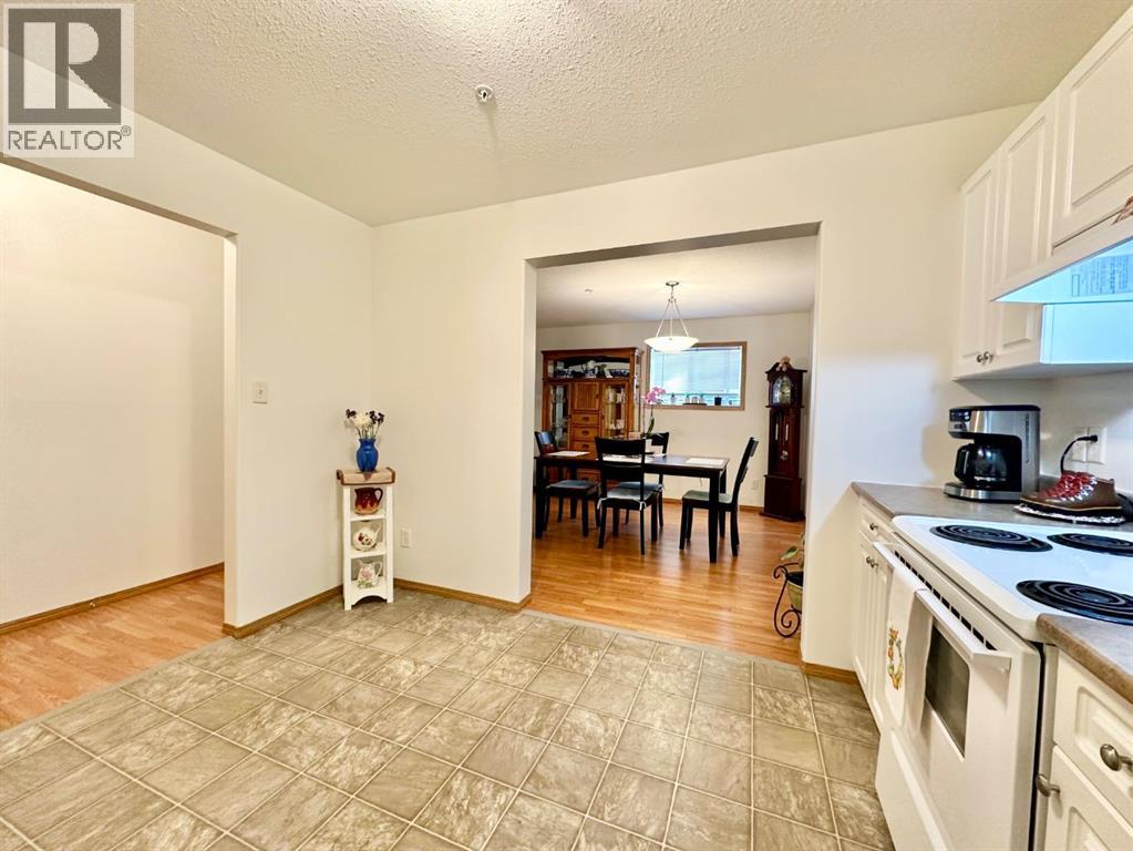 9508 99 Street Property Photo 7