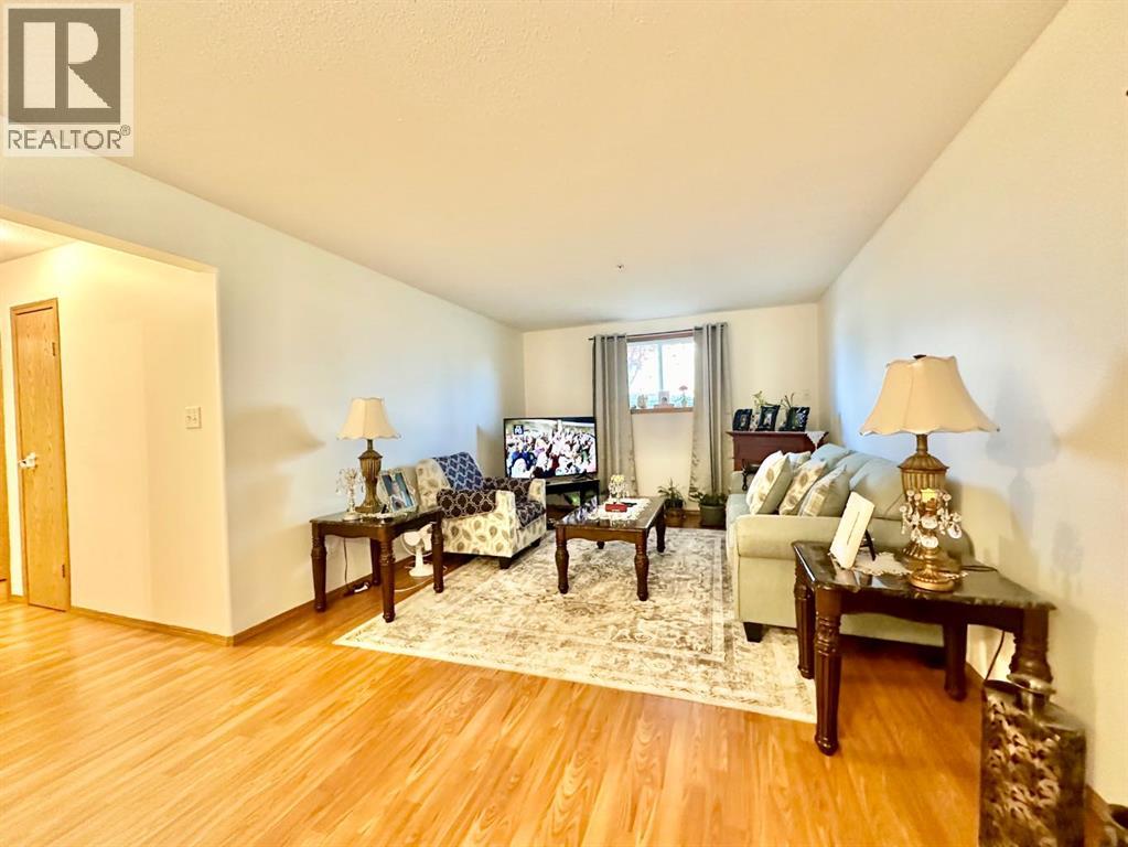 9508 99 Street Property Photo 9
