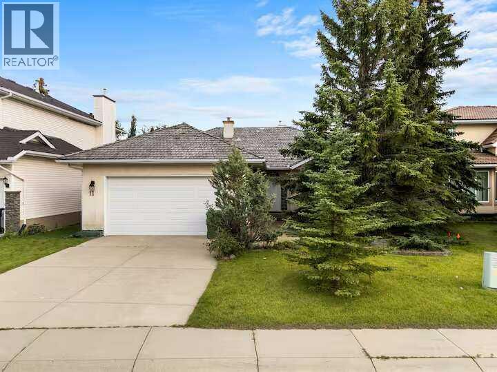 11 Hawkmount Heights Nw Property Photo 1