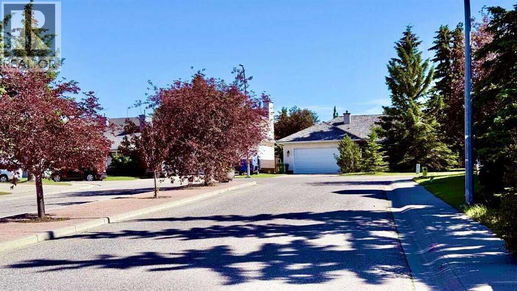 11 Hawkmount Heights Nw Property Photo 4