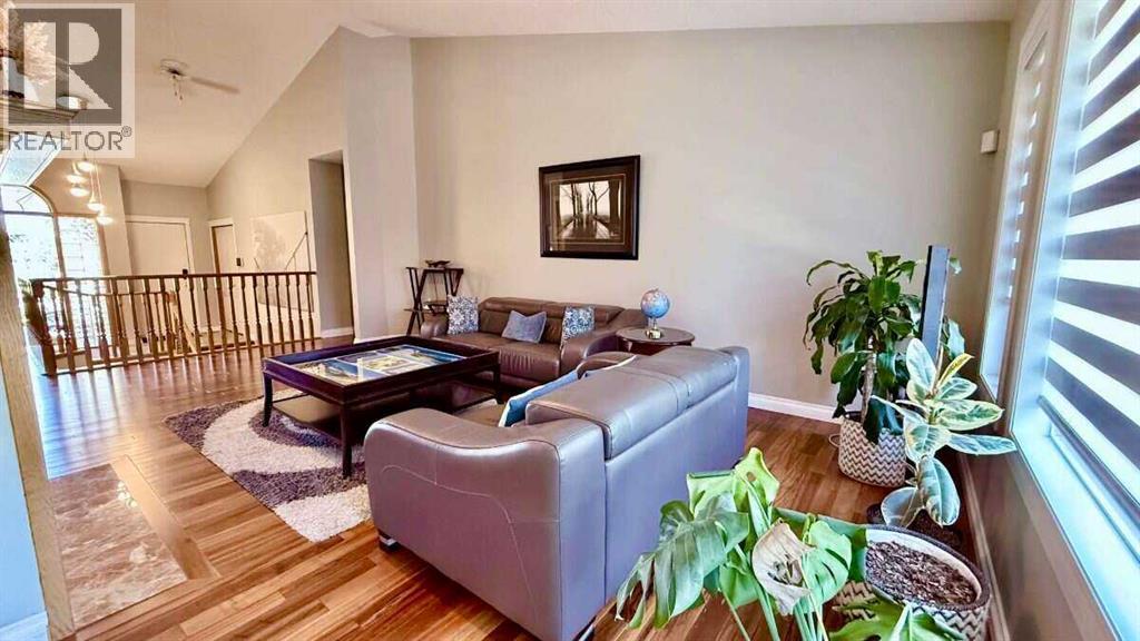 11 Hawkmount Heights Nw Property Photo 11