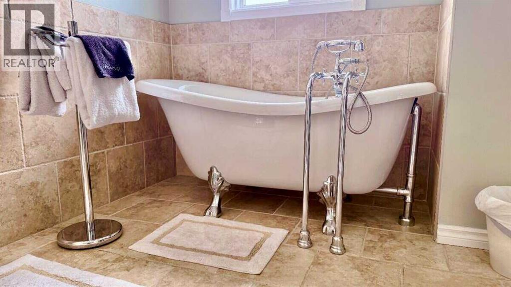 11 Hawkmount Heights Nw Property Photo 26