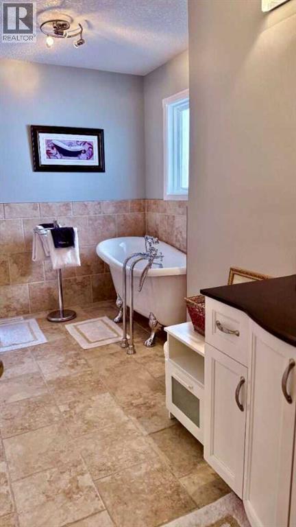 11 Hawkmount Heights Nw Property Photo 27