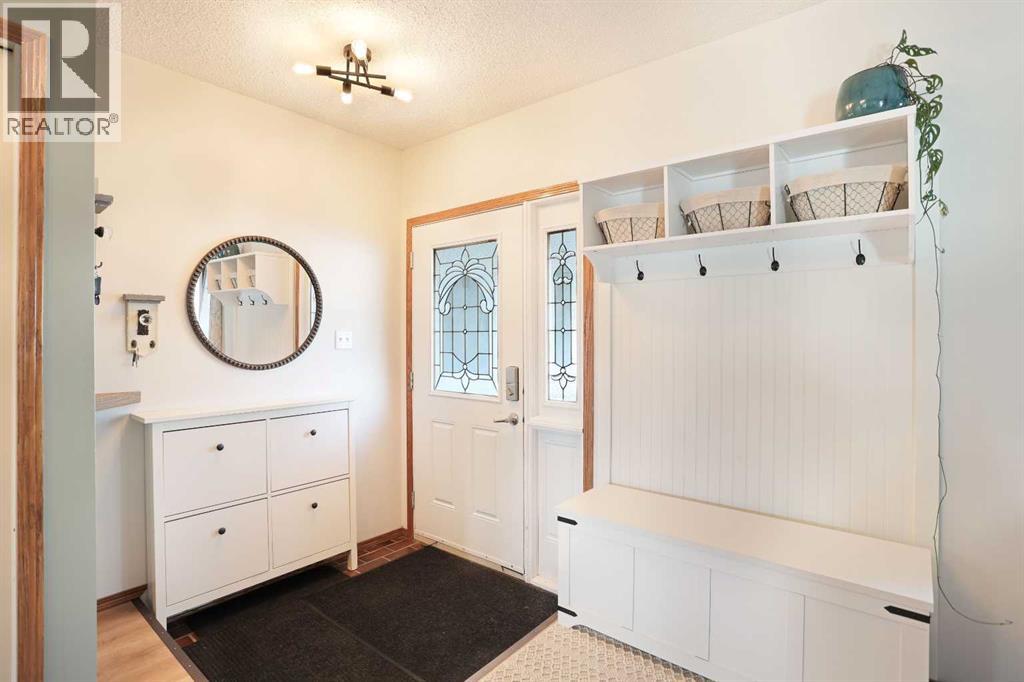 39 Lakeview Crescent E Property Photo 3