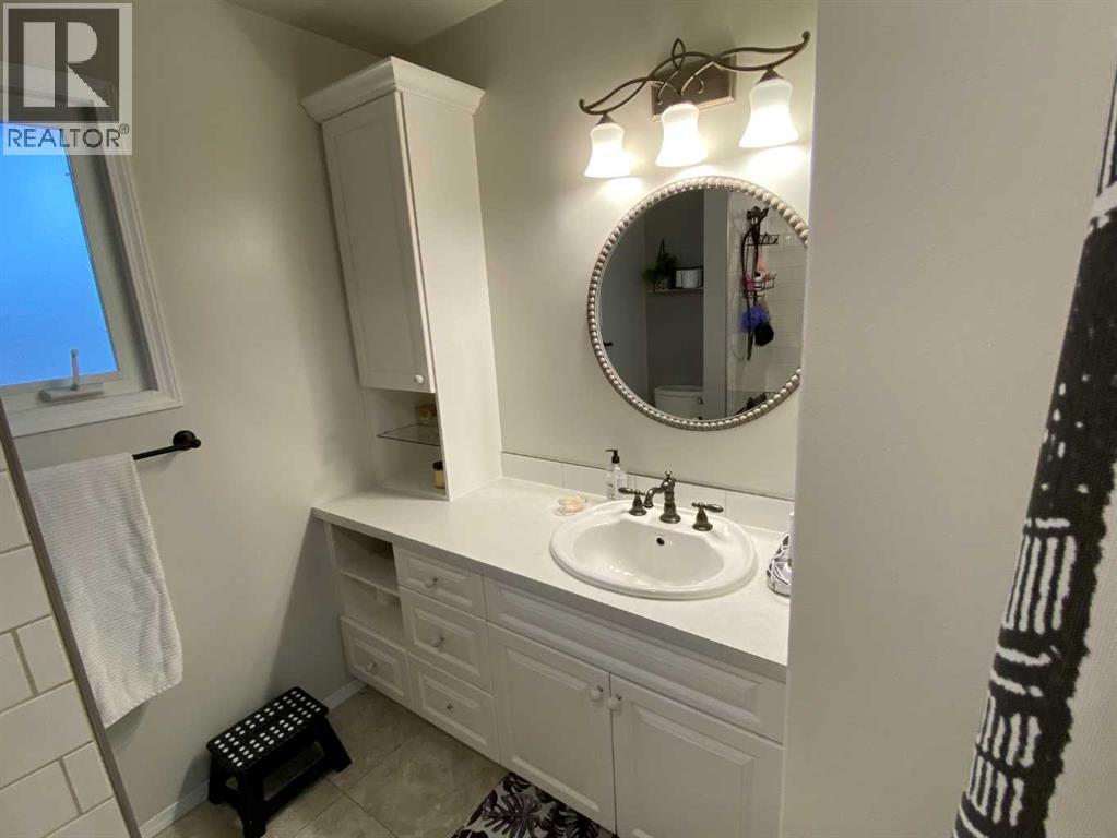 39 Lakeview Crescent E Property Photo 15